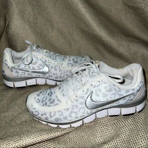 White Leopard / Cheetah Nike Freerun tennis shoes